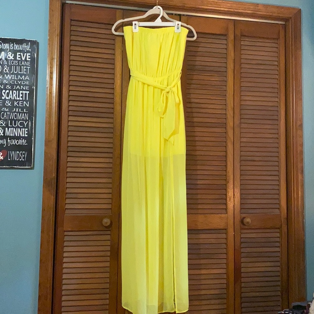 Strapless maxi / slit on side